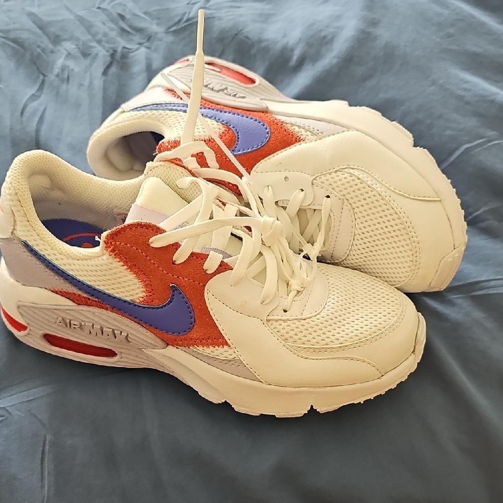 Nike AIR MAX Women's Athletic Shoes - White, Red, and Blue